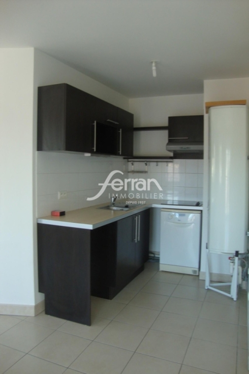 LOCATION D'UN APPARTEMENT 3 PIÈCES À DRAGUIGNAN, Trans-en-Provence, Agence Ferran
