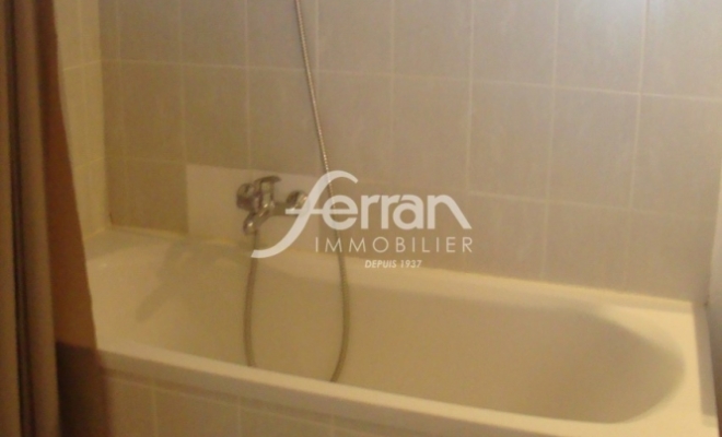 LOCATION D'UN APPARTEMENT 3 PIÈCES À DRAGUIGNAN, Trans-en-Provence, Agence Ferran
