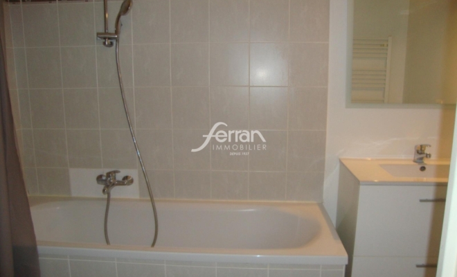 LOCATION D'UN APPARTEMENT 3 PIÈCES À DRAGUIGNAN, Trans-en-Provence, Agence Ferran