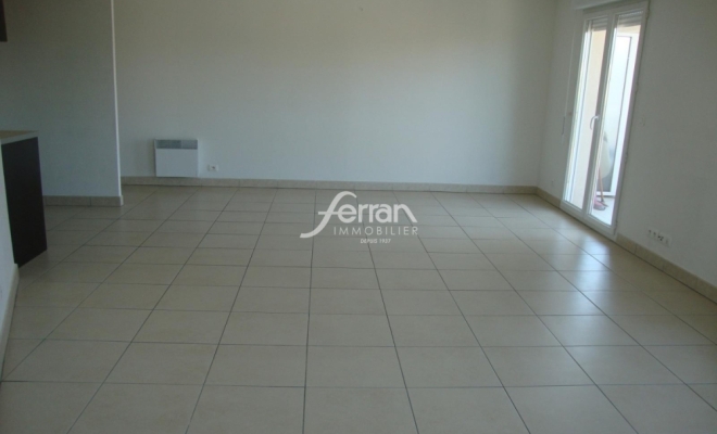 LOCATION D'UN APPARTEMENT 3 PIÈCES À DRAGUIGNAN, Trans-en-Provence, Agence Ferran