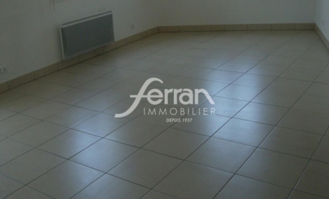 LOCATION D'UN APPARTEMENT 3 PIÈCES À DRAGUIGNAN, Trans-en-Provence, Agence Ferran